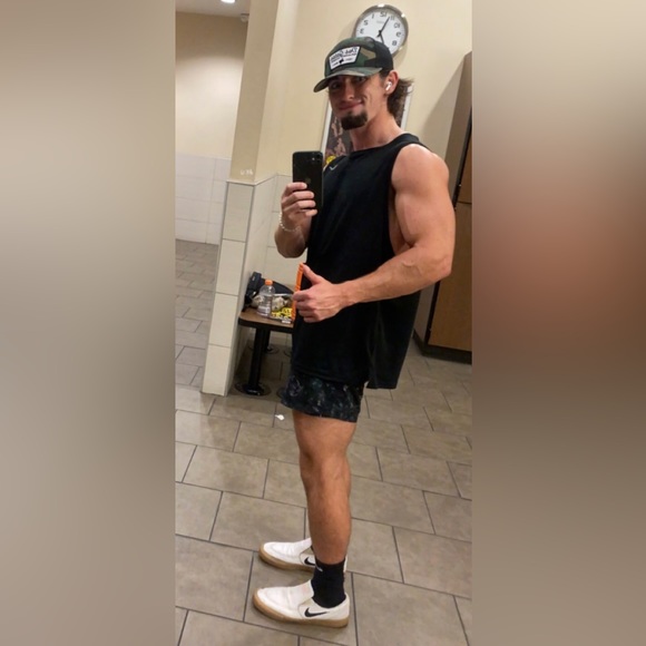 Meet your Posher, Garhett - Picture 4 of 4